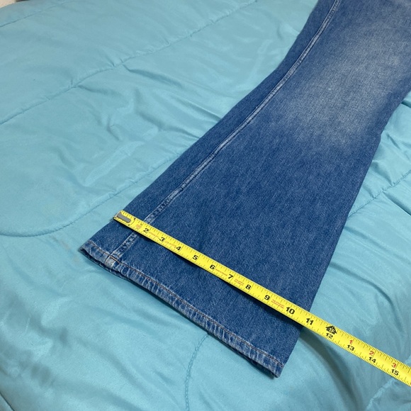 We The Free People Relaxed Heritage Flared Distressed Jeans Size 28 - Picture 15 of 16